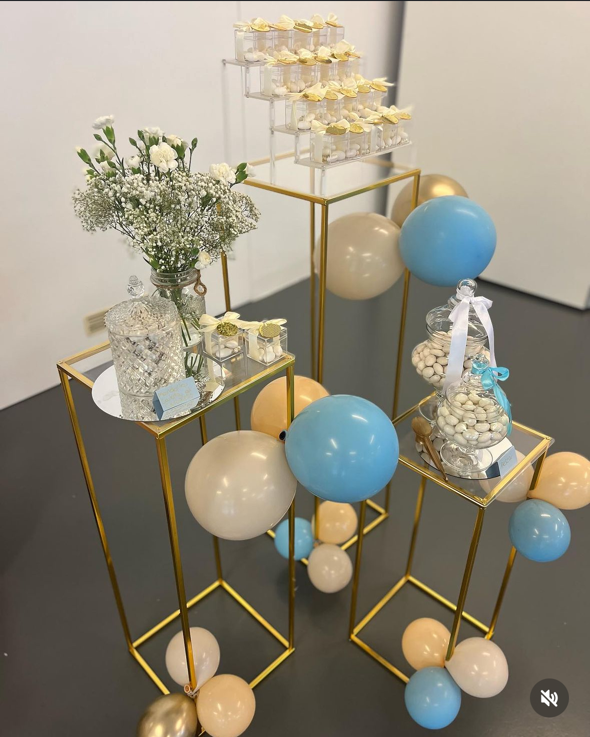 50 fr. ( solo i barattoli / supporti e tavoli) 